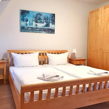 Hafenhaeuser - 18 - Ankerplatz Breege